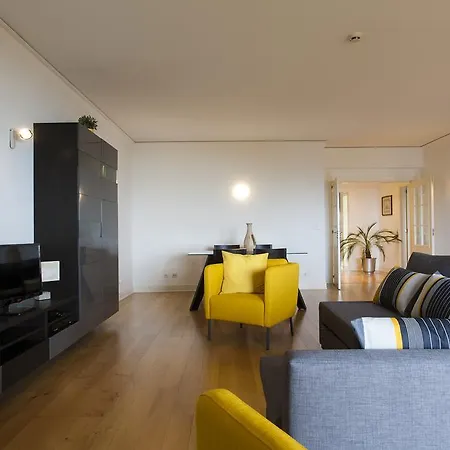 Apartamento Feels Like Large Flat With Green Terrace / Pool Cascaes