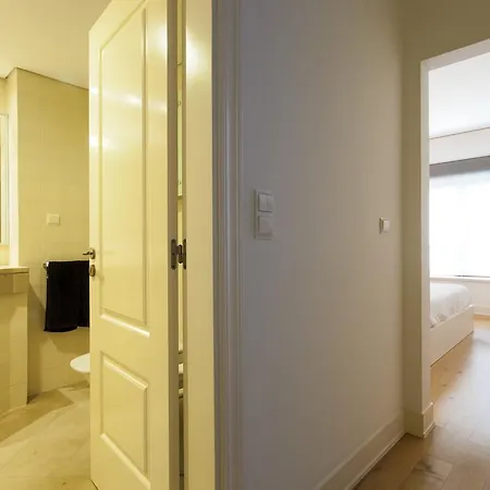 Feels Like Large Flat With Green Terrace / Pool